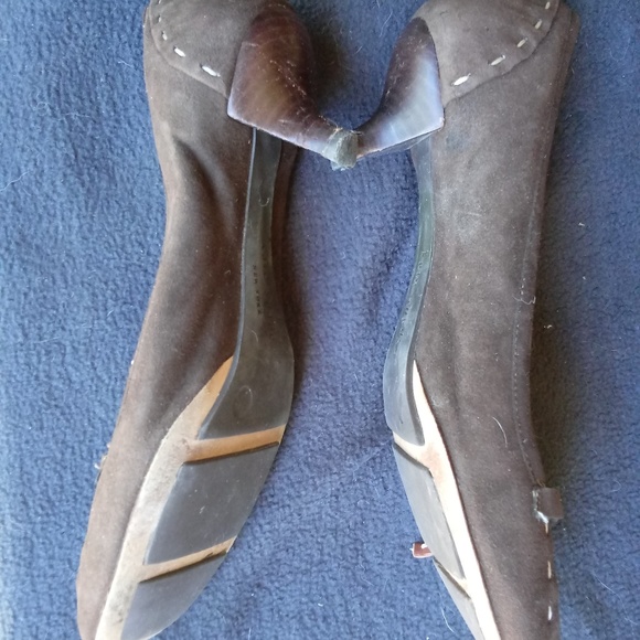 Vintage Kate Spade New York Brown Suede Pumps. - Picture 4 of 9